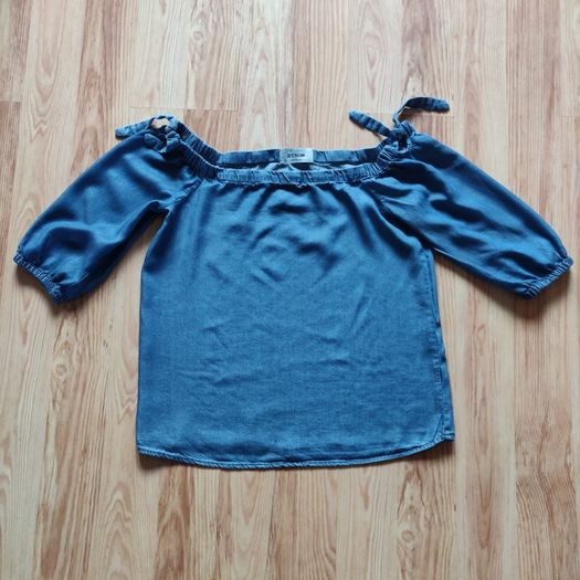 Open shoulders denim top