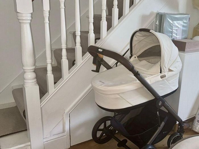 Premium Cybex Balios S Lux 3-in-1 Travel System +