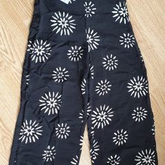 BNWT - Size: 6/8 XS - A Pair of 3/4 Length Pants - Festival Ready - #