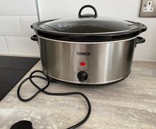 Slow cooker