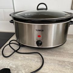 Slow cooker