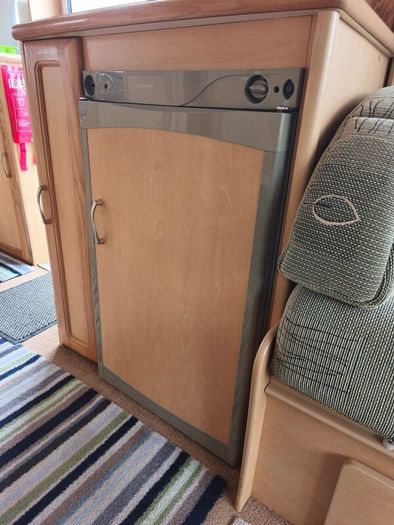 2002 Compass Omega 2 Berth & all accessories