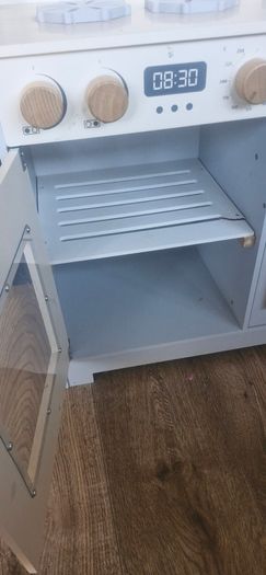 play kitchen