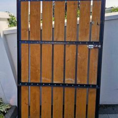 Side Gate