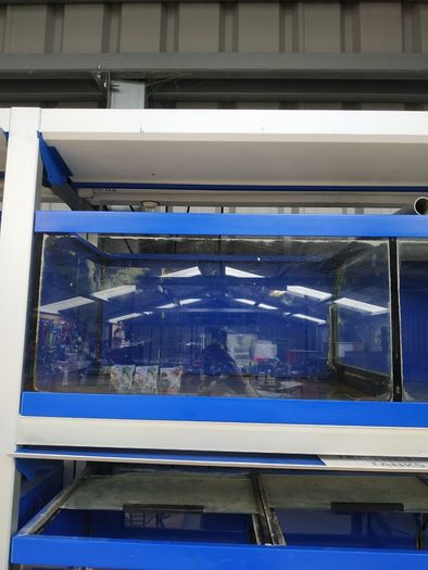 Fish shop cabinet with sump