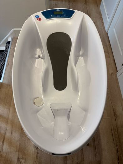 Aqua scale baby bath tub