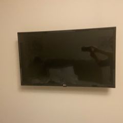 LG television (32 inch)