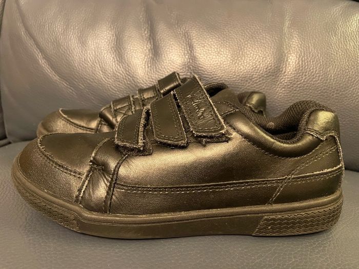 Clark's kids shoes black school size 13.5 H