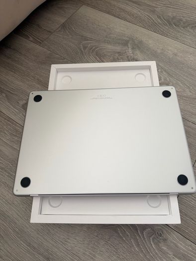 Apple Macbook Air 15.3 inch 2025 - 14 month apple warranty