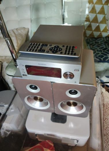 Soundstreom amplifier speaker with remote control