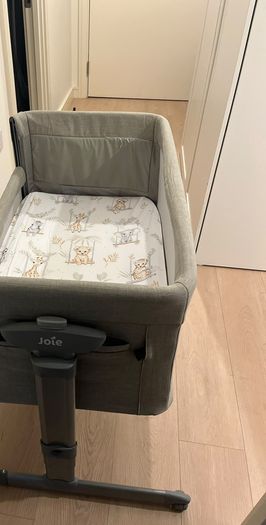 Joie Roomie Glide Bedside Crib free delivery !