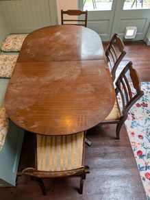 Kitchen Table (extendable) + 4 matching Chairs