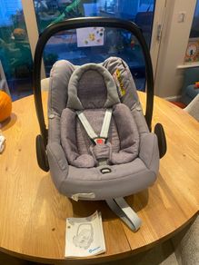 Maxi-Cosi Rock Car Seat + ISOFIX Base