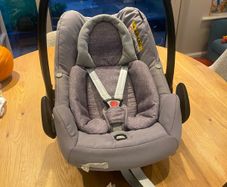 Maxi-Cosi Rock Car Seat + ISOFIX Base