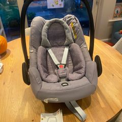 Maxi-Cosi Rock Car Seat + ISOFIX Base