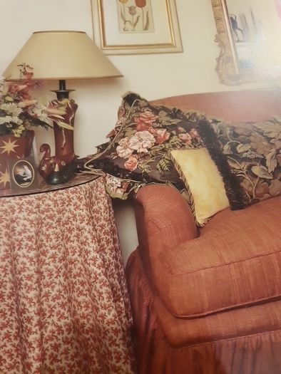 Decorstive Details Design And Make From Pet Smoke Free Home In Very Good Condition