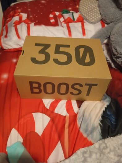 men's Yeezy size 8 worn once good as new.