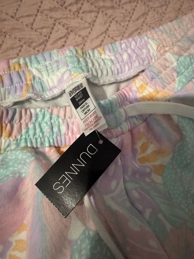 BNWT Dunnes Stores Tropical shorts to fit waist 26' Free post
