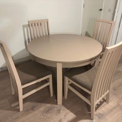 Extendable Dining table and Chair set