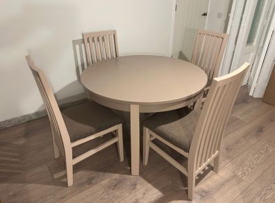 Extendable Dining table and Chair set