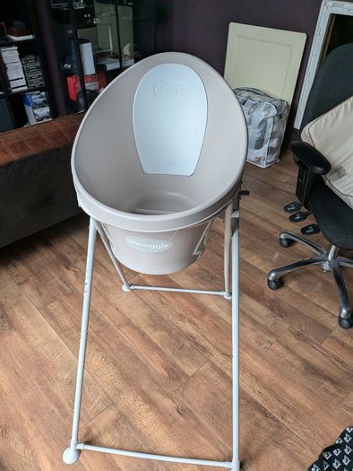 Shnuggle Bath and Folding Stand