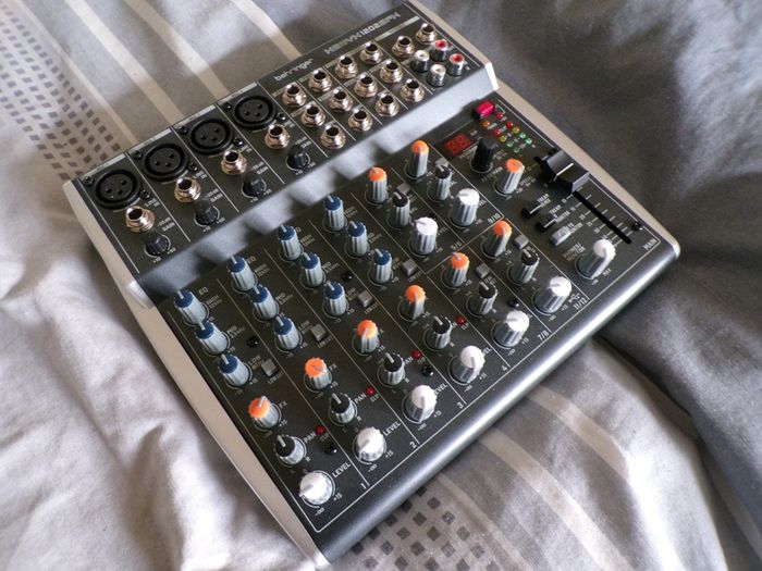 Behringer Xenyx 1202SFX Mixer