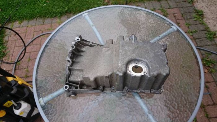 Audi 1.9tdi 2.0tdi diesel engine oil sump a4 a6 vw skoda seat AWX AVF BLB BRE BRD all engine parts EGR cooler breaking