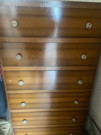 Chest of drawers