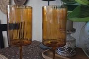 2 wine glasses in amber colour