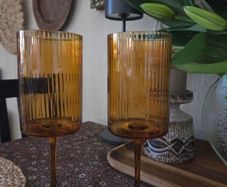 2 wine glasses in amber colour