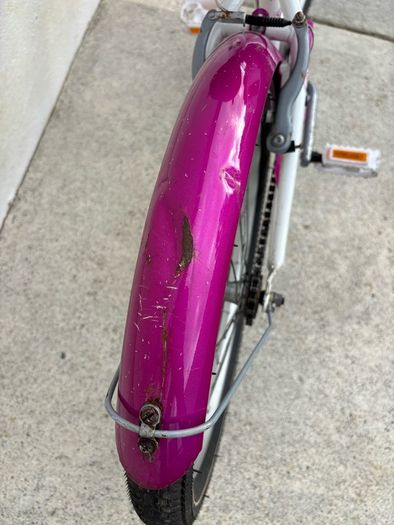 Girls 20 Inch Bike. Age 6-8.