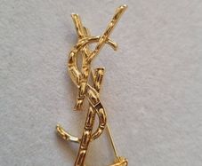 Ys brooch