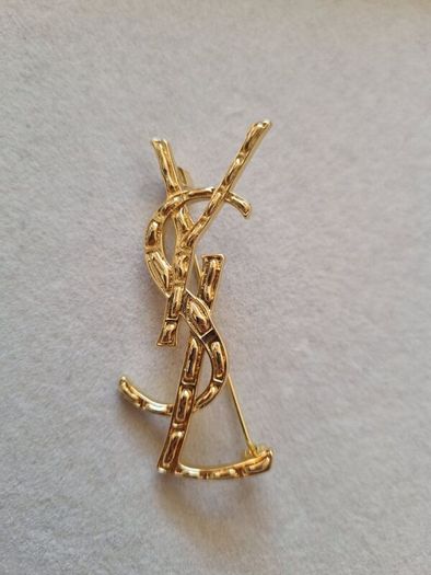 Ys brooch