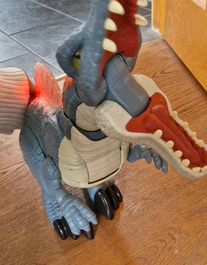 Spinosaurus dinosaur