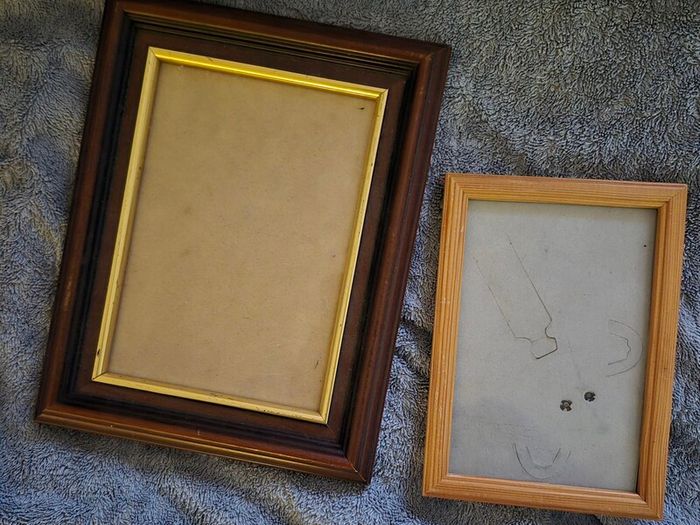 Lot of (16) picture frames.