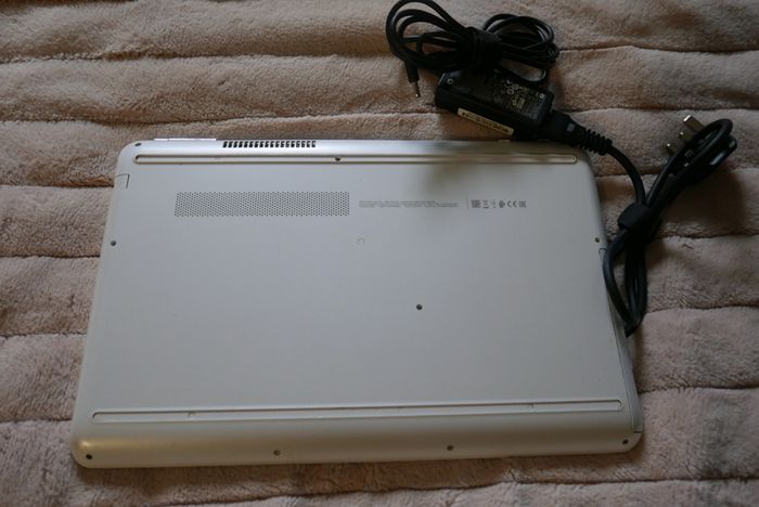 Hp Pavilion laptop i5-6200 - 8GB RAM GB 256 NVME SSD. Windows 10