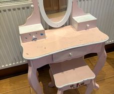Kids table and chair