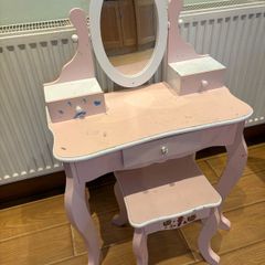 Kids table and chair