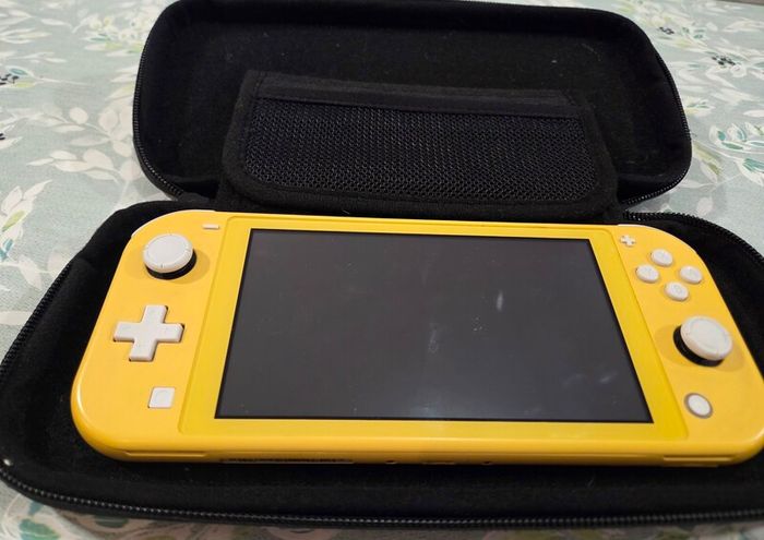 nintendo switch lite yellow