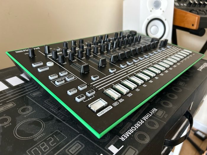 Roland TR8