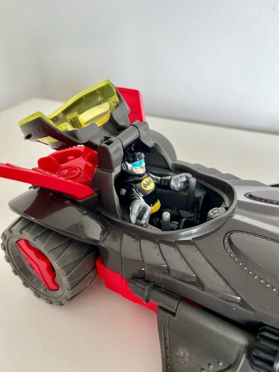 Batman ninja Batmobile with figurine