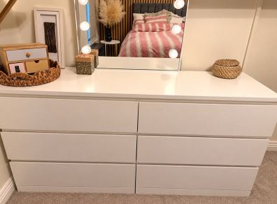 Chest of drawers