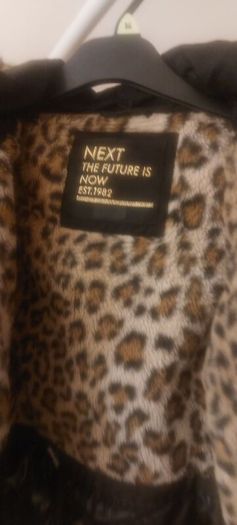 Girls winter black jacket ( next age 8)