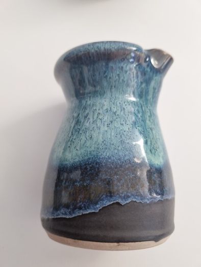 Stunning Bernard Kavanagh Handmade Irish Pottery Creamer & Dish Set