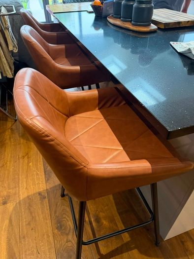 bar stools (4)