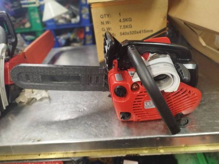 Hecht chainsaw
