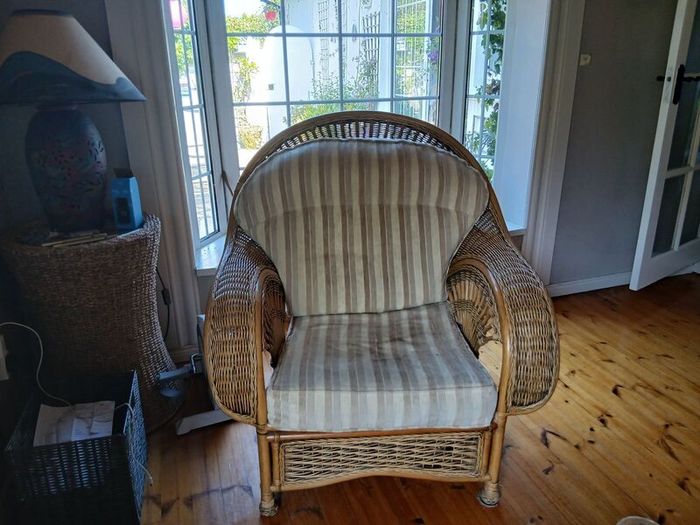 Wicker suite of furniture