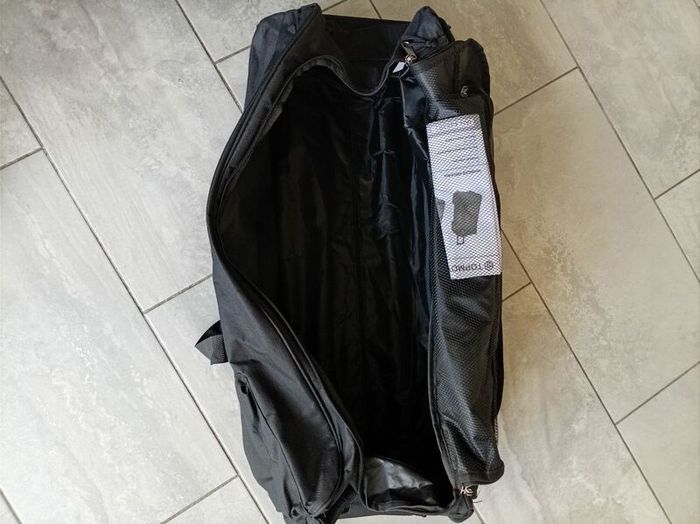 wheeled holdall