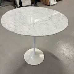 Round marble tulip table