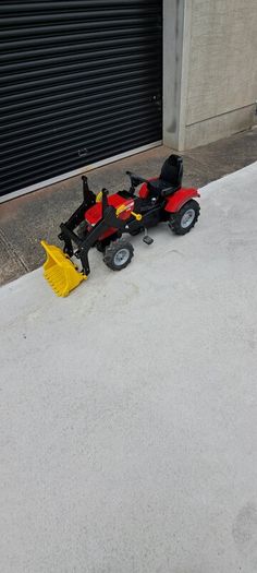 Massey 7226 Outdoor tractor and accessories